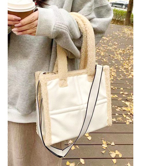 Faux Leather Purse W/Fur trim. Faux Leather Purse W/Fur trim.